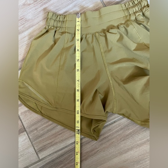 New without tags  Lululemon Athletica  Hotty Hot Low Rise Short size 2 - Picture 8 of 10